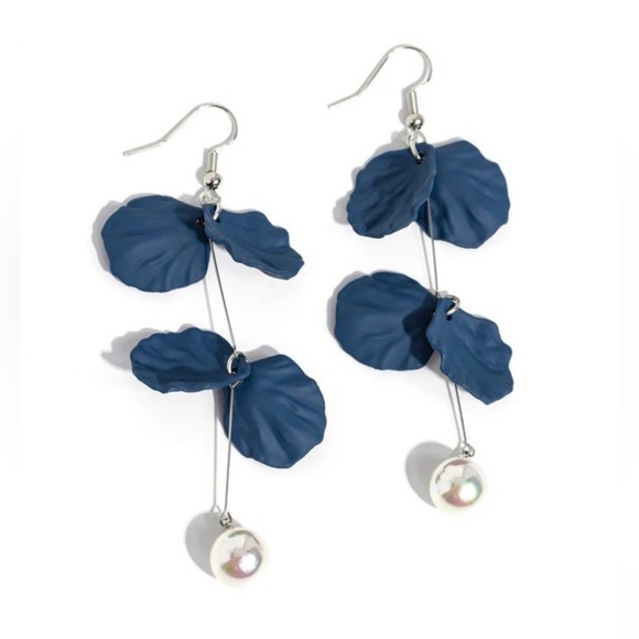 Edwardian Era - Blue Acrylic Petal Pearl Earrings NWT Paparazzi - Picture 1 of 2